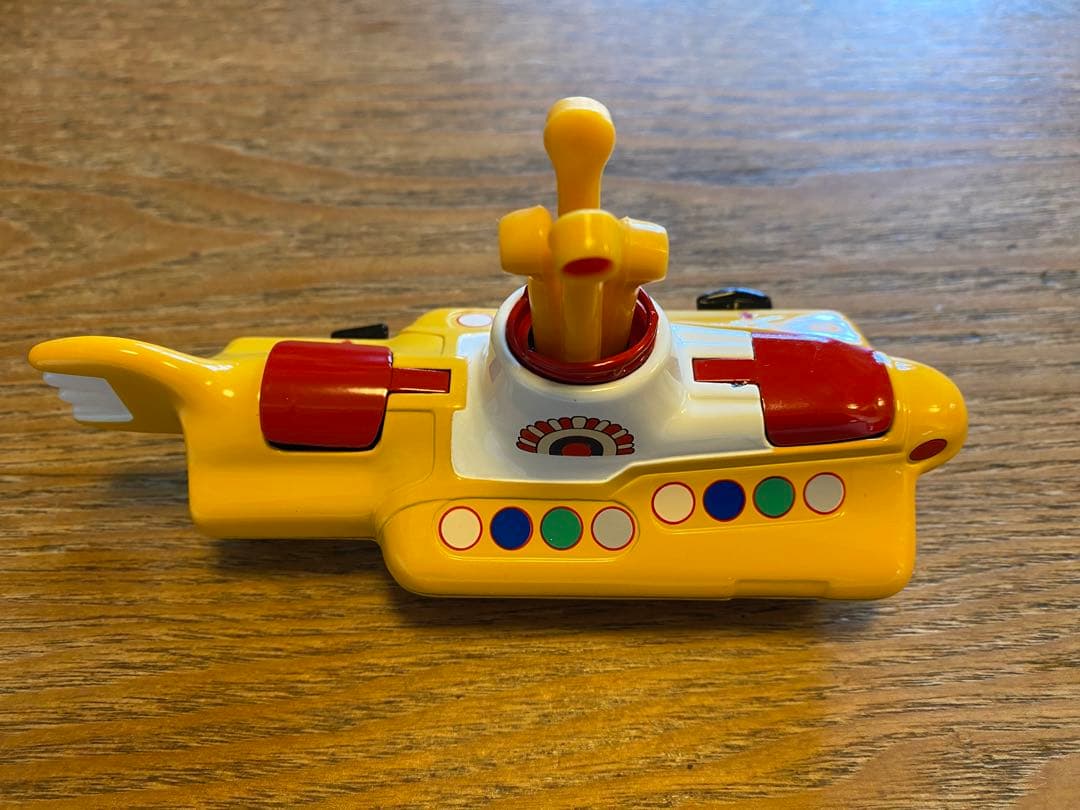 コーギー ミニカー The Beatles イエローサブマリン フィギュア付