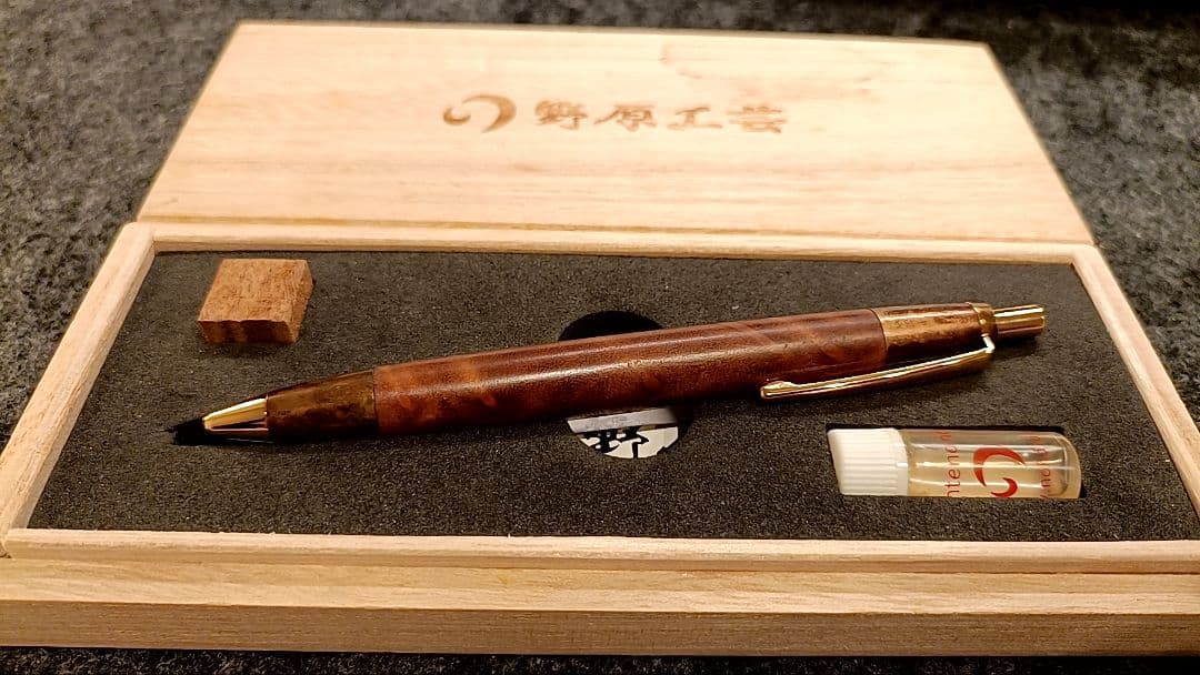 野原工芸 斑紋孔雀色金具 クス瘤杢BP