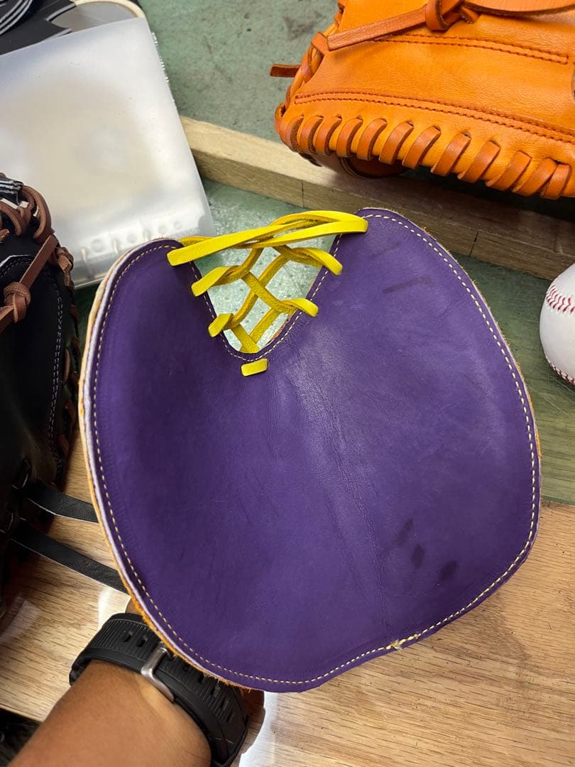 特価　新品　トレーニンググローブ　硬式軟式併用可能