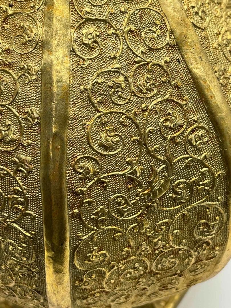 唐時代　金器　金象嵌鏨彫吉祥唐草紋瑞獸夔龍文八角金花瓶(B-74)