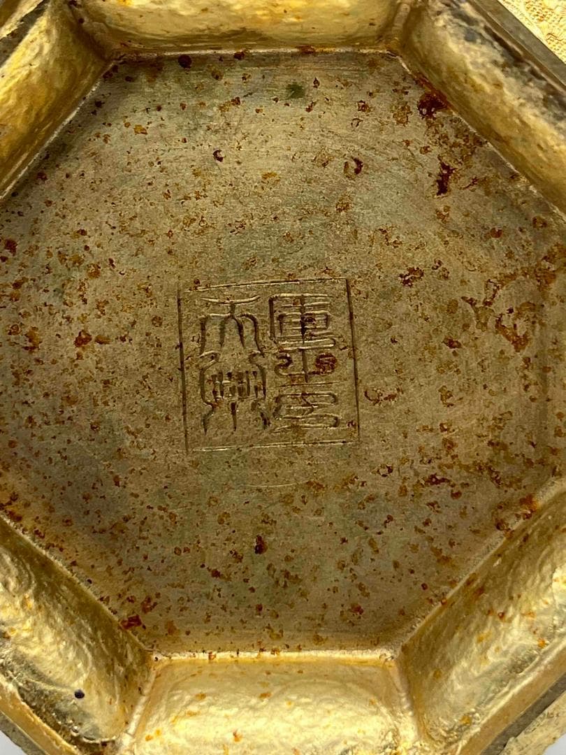 唐時代　金器　金象嵌鏨彫吉祥唐草紋瑞獸夔龍文八角金花瓶(B-74)