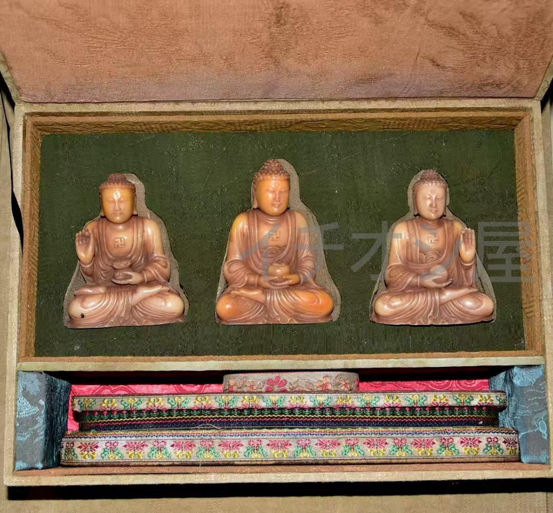 中国古美術 寿山白田黄石彫 西方三聖 人物彫刻 尚均銘 庚辰年作 共箱 極細工