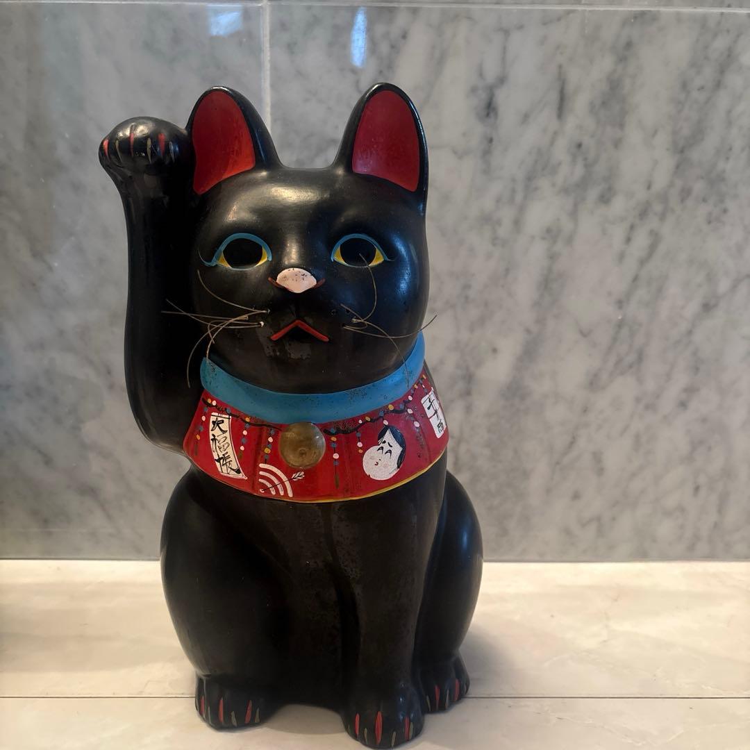 アンティーク妖艶な瞳とシュッとしたお顔立ちおかめさんが福を運ぶ特大招き猫