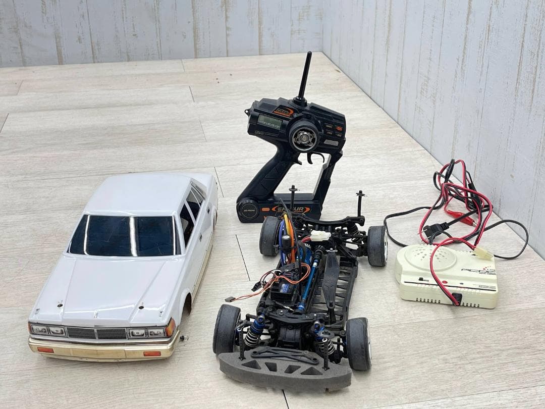 ヨコモ ドリフトパッケージ 4WD シャーシ KOプロポ セドリック 充電器