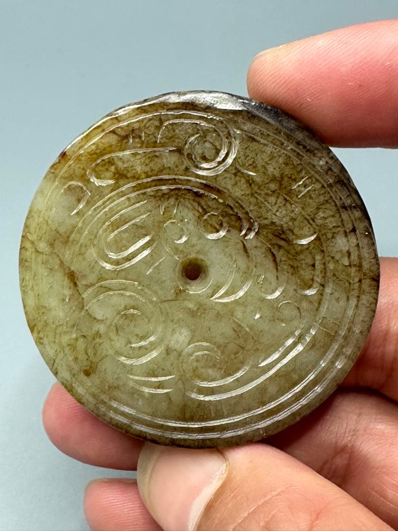 彫刻円盤 2個セット ループタイ　和田玉　古砡　白砡　根付　天然素材 置物骨董