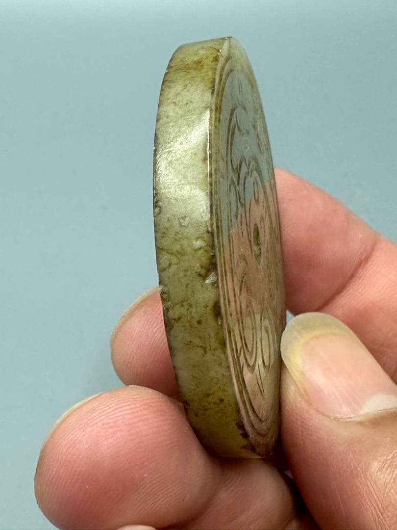 彫刻円盤 2個セット ループタイ　和田玉　古砡　白砡　根付　天然素材 置物骨董