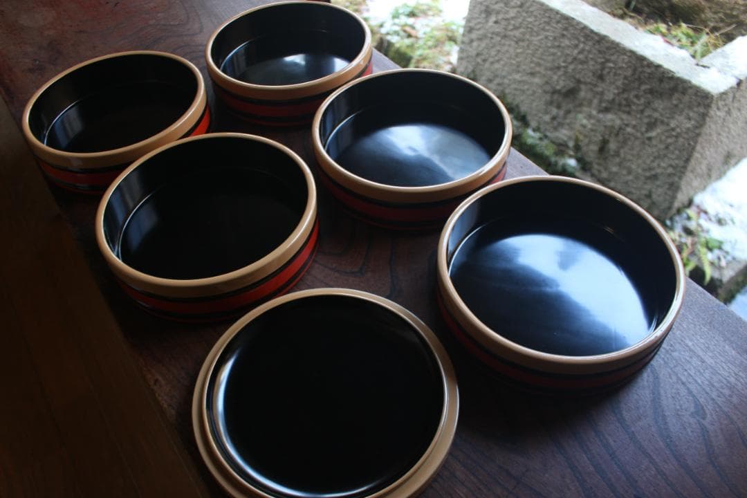 風情ある独楽塗の美しい五段丸重（検輪島塗お重重箱茶道具