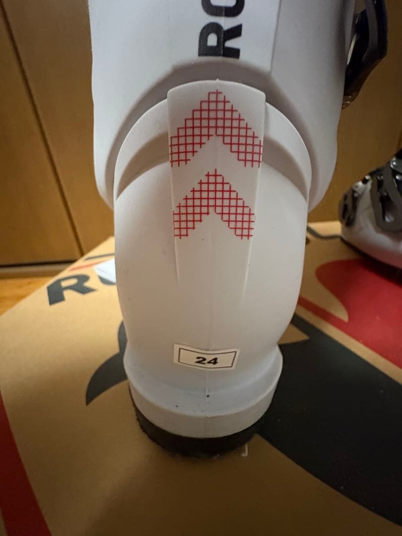 i*n様 スキーブーツ　ROSSIGNOL レディース　ロシニョール PURE