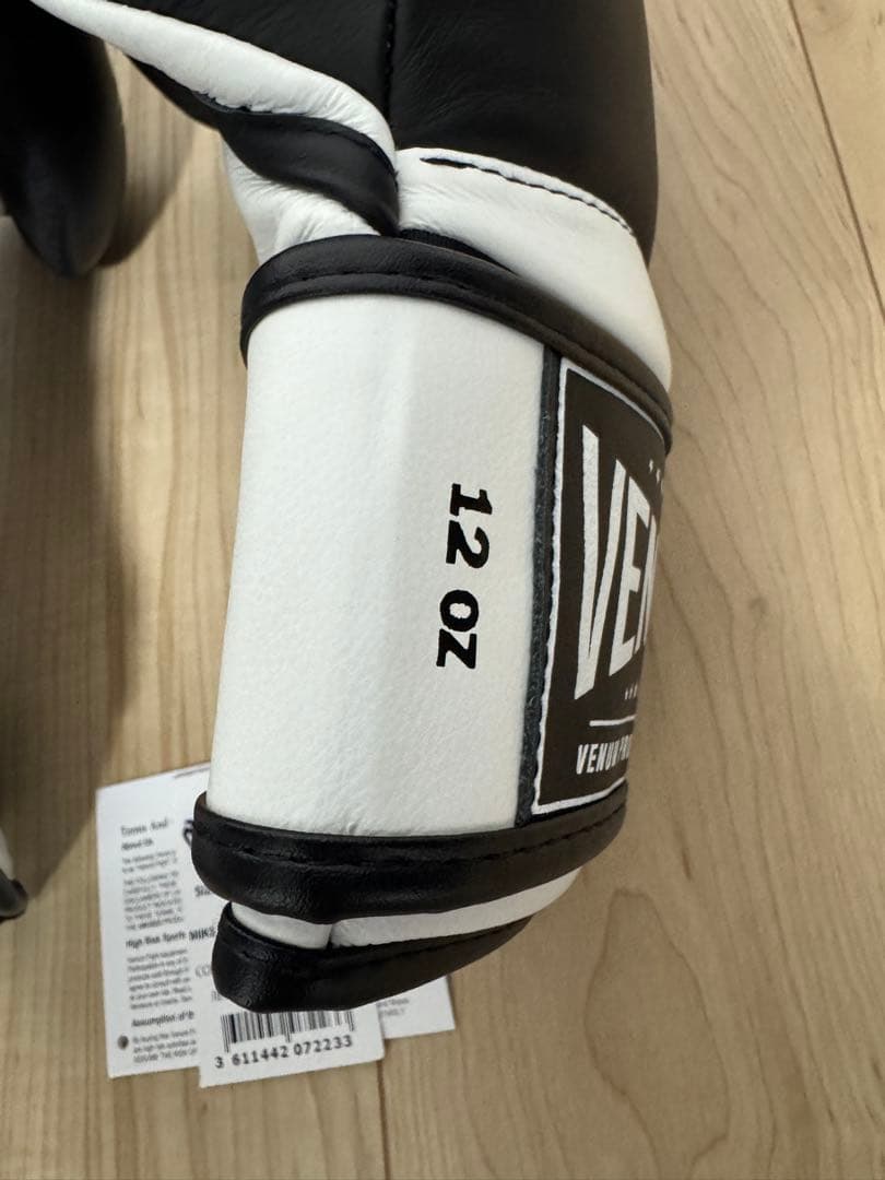 Venum Giant 2.0 Mike TysonPro ボクシンググローブ