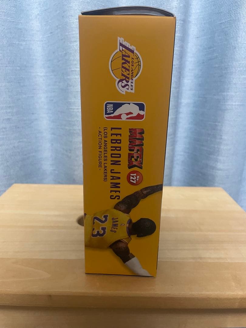 レブロン・ジェームズ MAFEX(マフェックス) アクションフィギュア