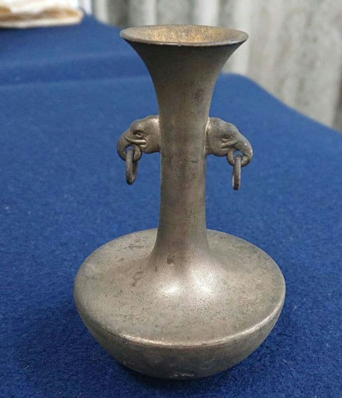 古銅仏花器耳飾り付き