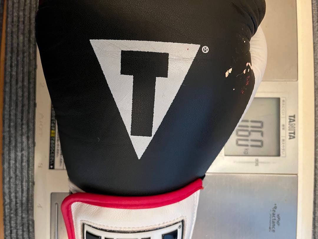 ボクシング　グローブ　TITLE