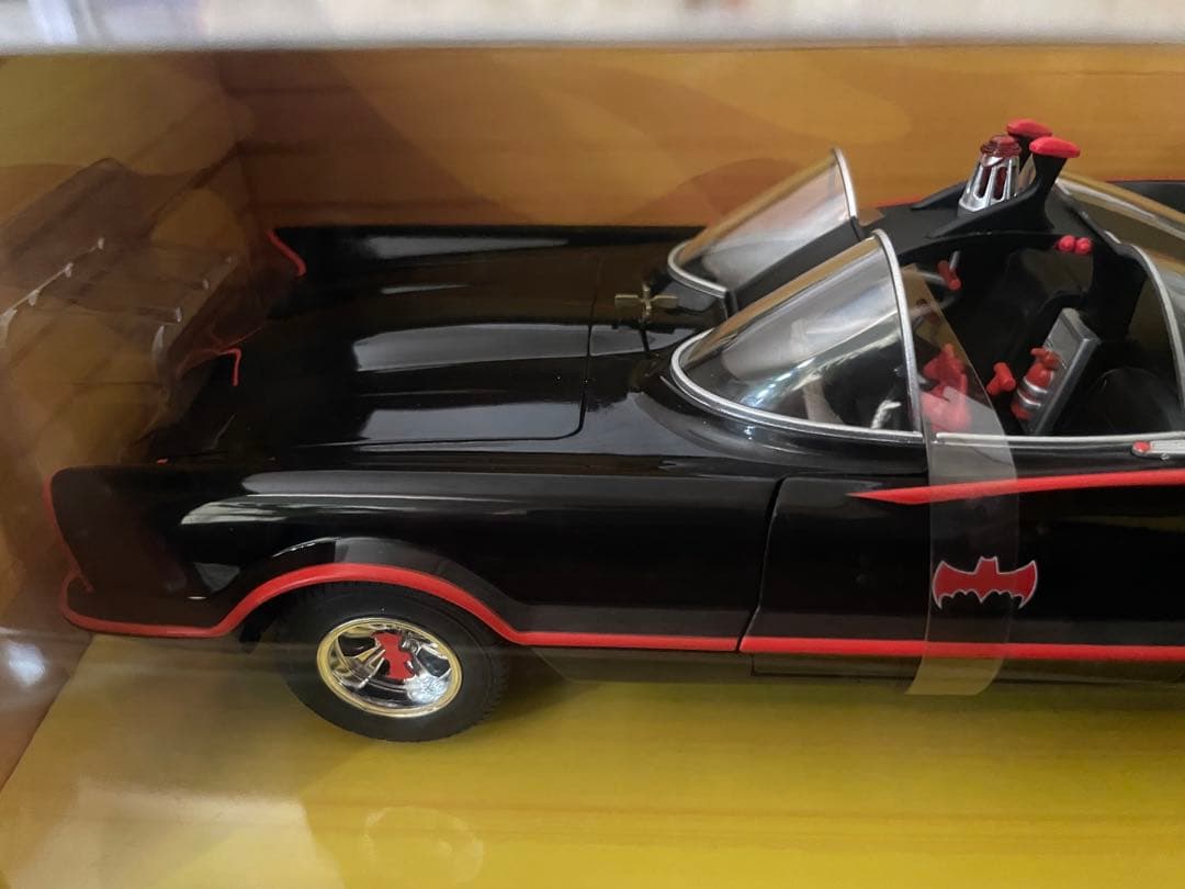 価格変更 1/18 バットマン バットモービル TVシリーズ1966