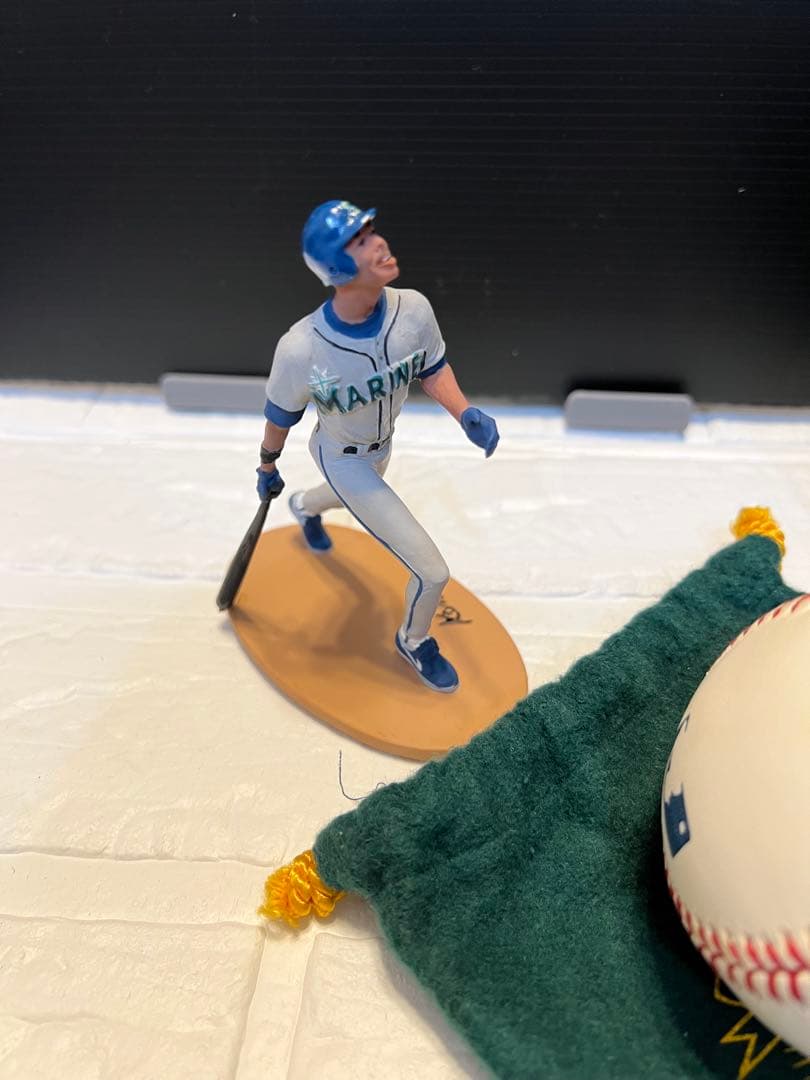 【UDA】ケン・グリフィーJr.直筆サインボール &ミニフィギュアset