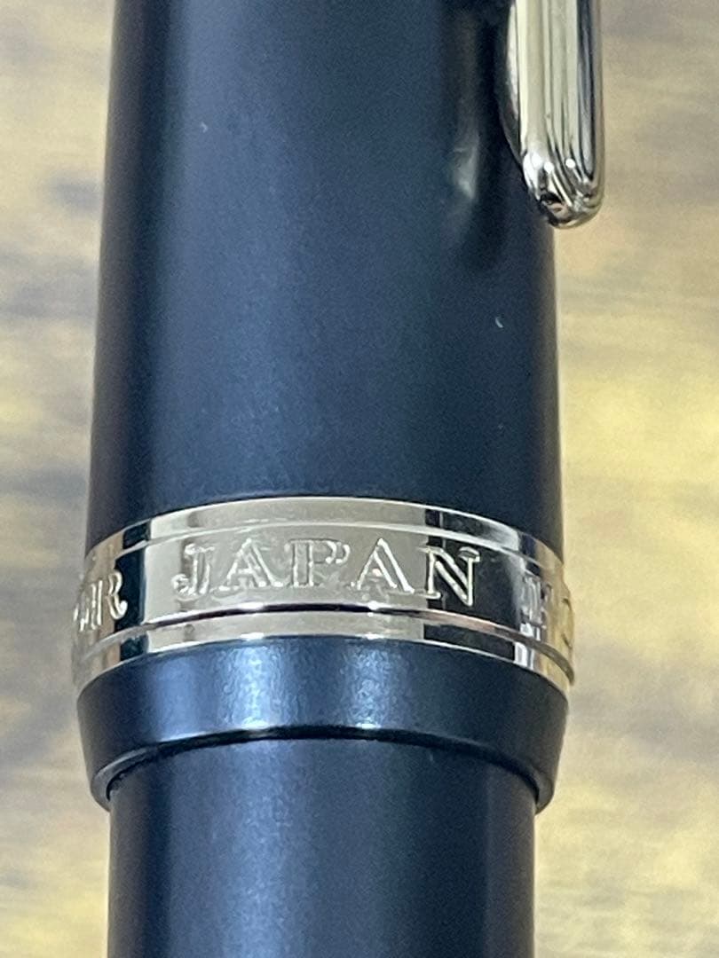 試筆のみ　梨地　18k F 旧ニブ　大型　JIS刻印あり　セーラー　万年筆