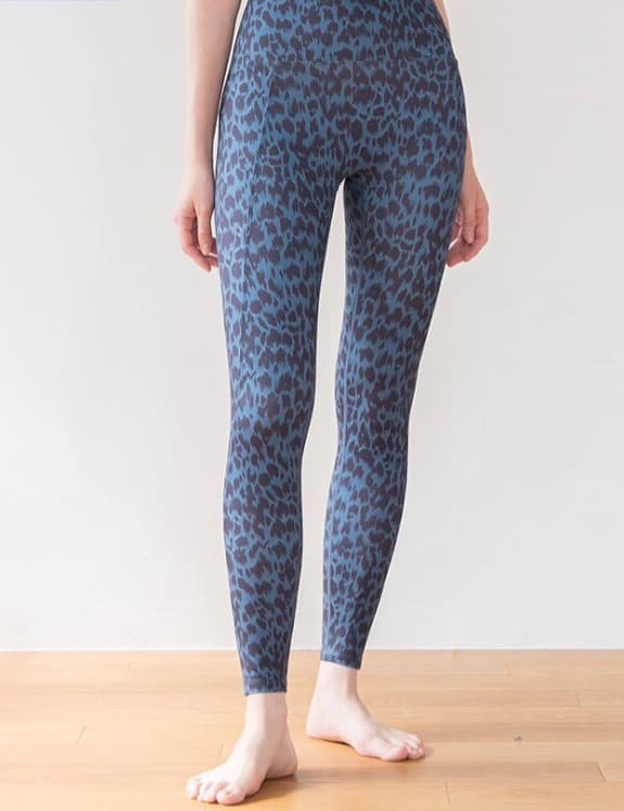 【美品】SUKALA レオパード柄 ヨガウェア 上下セット Sサイズ スカーラ