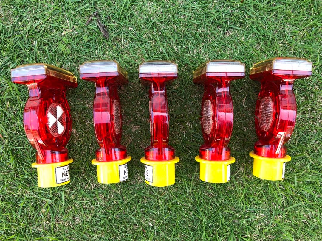 【美品】 動作確認済 LED ライト 工事灯 保安灯 駐車灯 ソーラー 充電