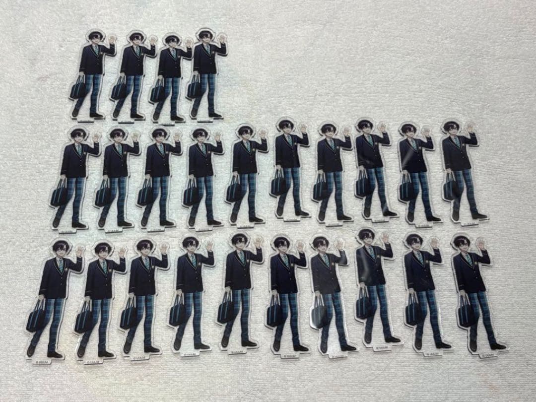 カラフルピーチ もふ アクスタ ファミマ