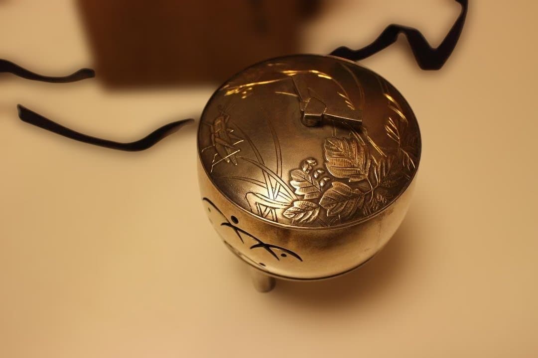 宮内省御用　服部製　純銀　丸形透かし香炉　241ｇ　　香道具銀瓶湯沸鉄瓶