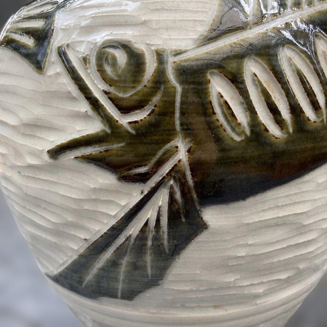魚のモチーフ 陶器花瓶.壺