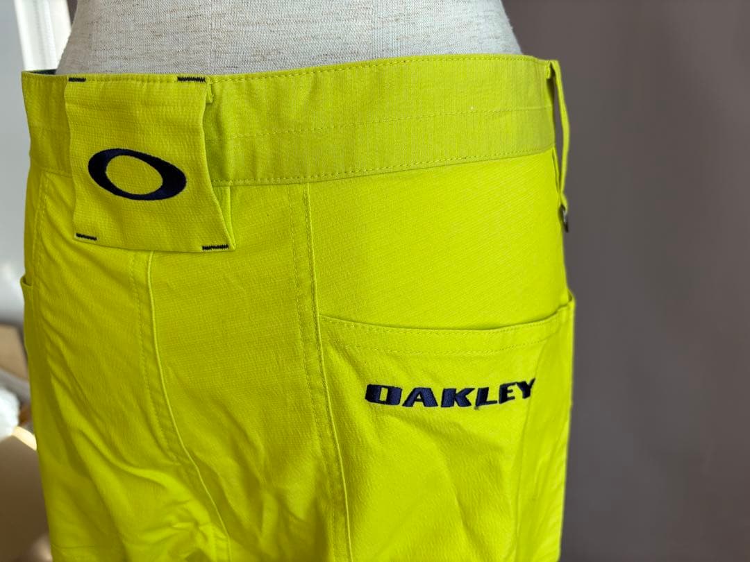OAKLEY オークリー　ゴルフハーフパンツ　イエロー 32インチ新品