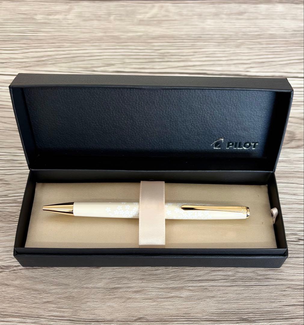 美品 パイロット レディホワイト桜 油性ボールペン 未使用