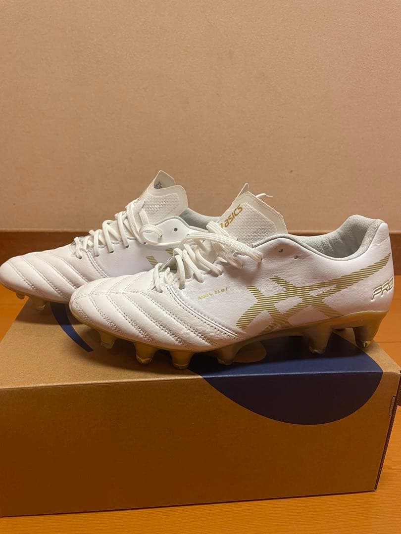 ASICS サッカースパイクホワイト/ゴールド25.5cm