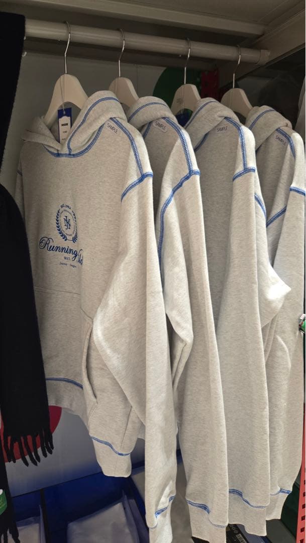 新品 BTS JIN ポップアップ HAPPY ロゴ フーディー Ｍ パーカー