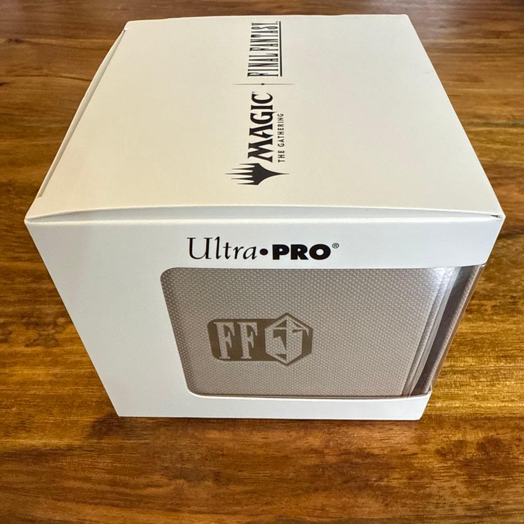 MTG ウルトラプロ/FF《クラウド：星の守護者》 プレミアムレザレットデッキ