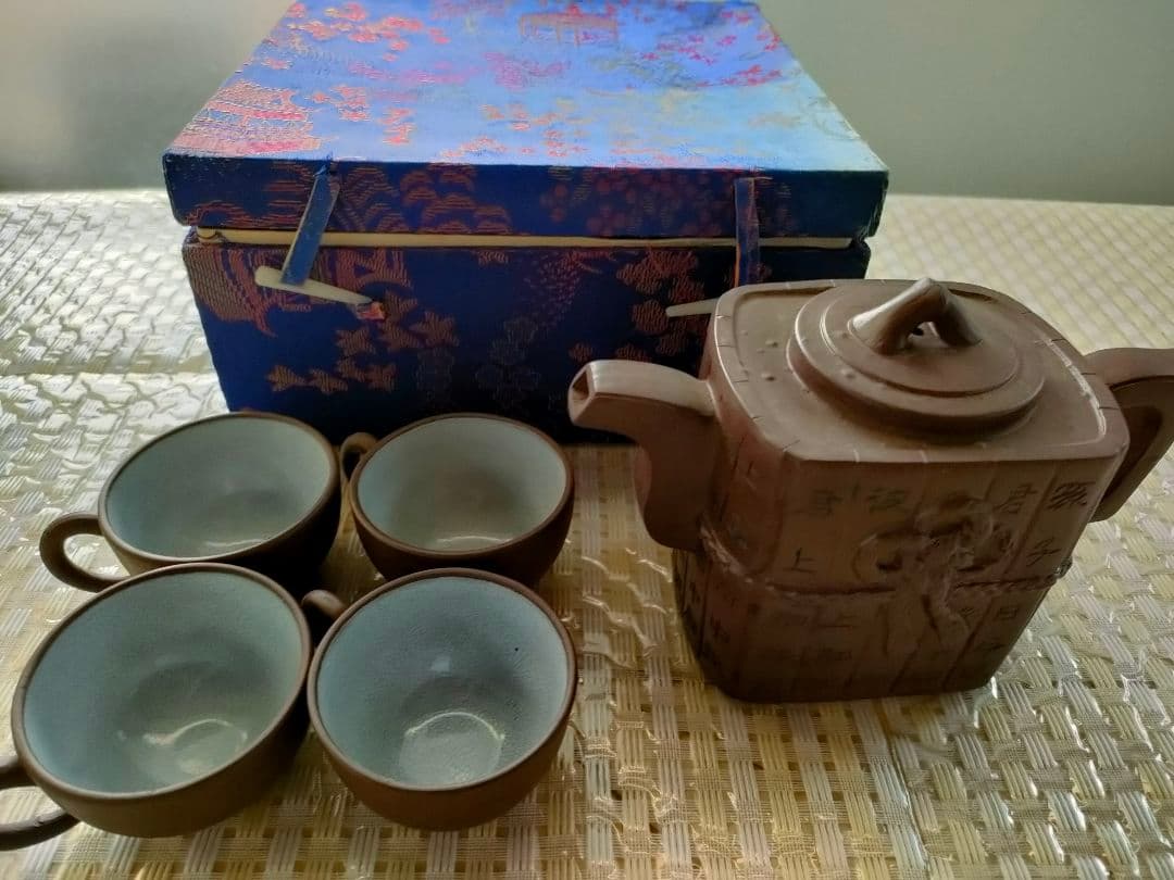 ●中国宜興 紫砂 急須＋湯呑4客セット 漢詩刻字 彫刻装飾 共箱付中国茶器紫砂壺