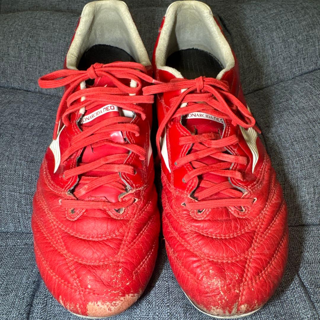 Mizuno Morelia Neo レッドサッカーシューズ