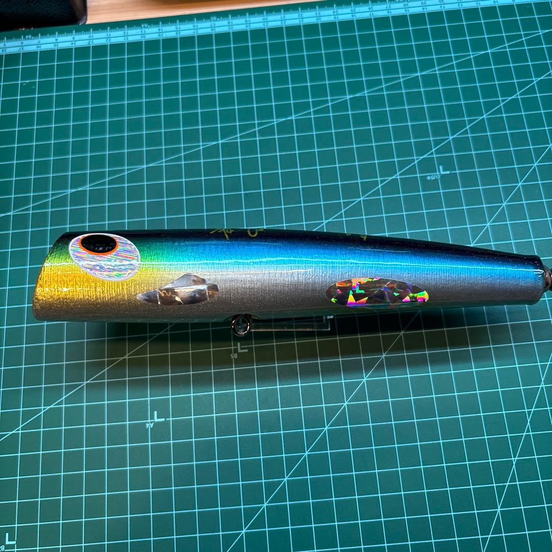 貝田ルアー　オーバル200