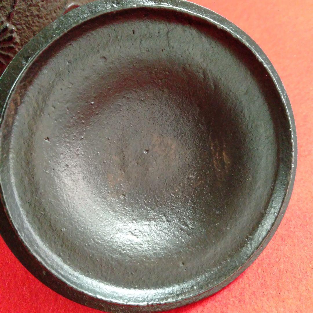 南部鉄器菊唐草紋入　手造り鉄瓶