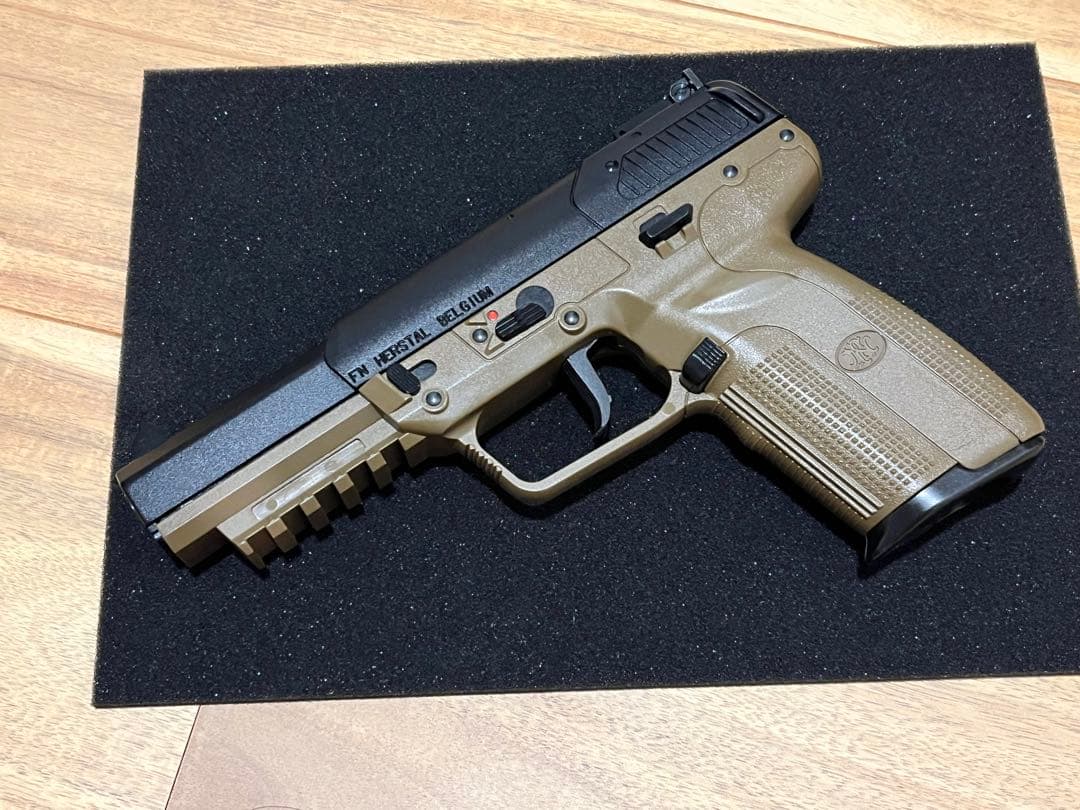 ☆ 美品　マルシン　ファイブセブン CO2 ガスブローバック　FDE