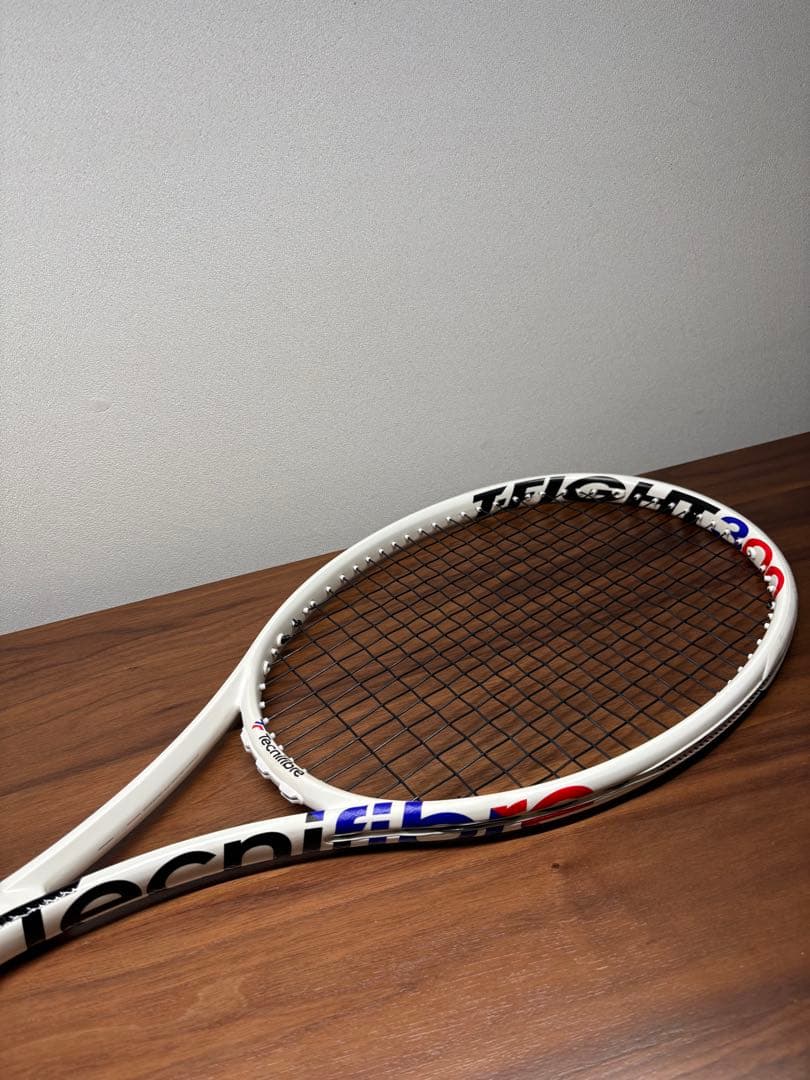 テクニファイバーT-fight300 98 Isoflexグリップ2 300g