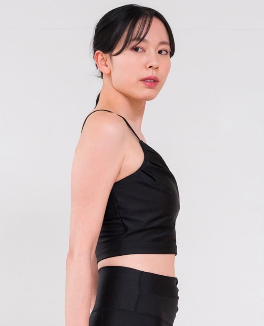 【コロ】シャインストレッチ アシンメトリーブラトップ MサイズBK♡