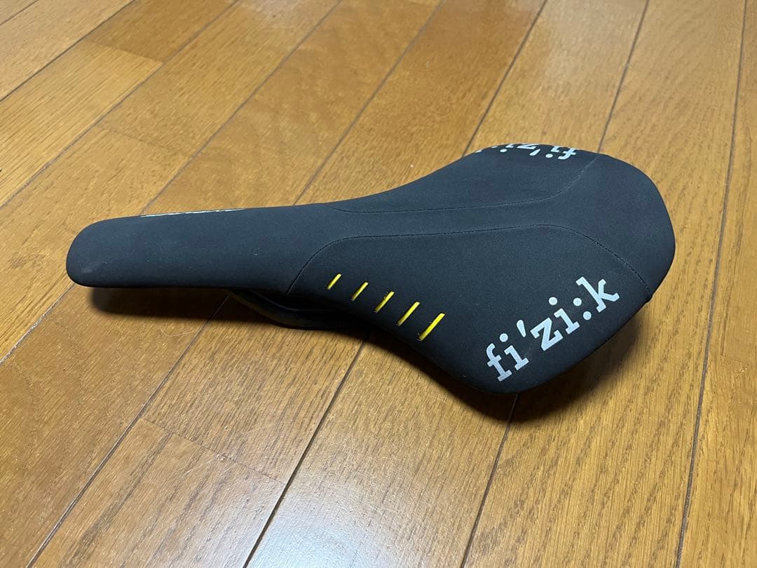 フィジーク　アンタレス　fi'zi:k Antares サドル 黒　カーボン