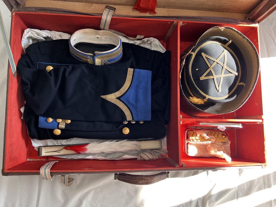 大日本帝國大礼服　航空大礼服　木箱付 検将校陸軍海軍軍隊軍服肩章勲章満州支那事変