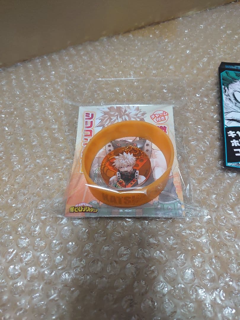 爆豪勝己　アクリルキーホルダー　シリコンバンド　ポスター　ホロカードコレクション