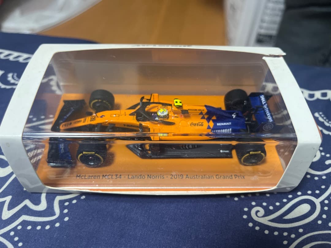 McLaren MCL34 Lando Norris サイン入りボード付き
