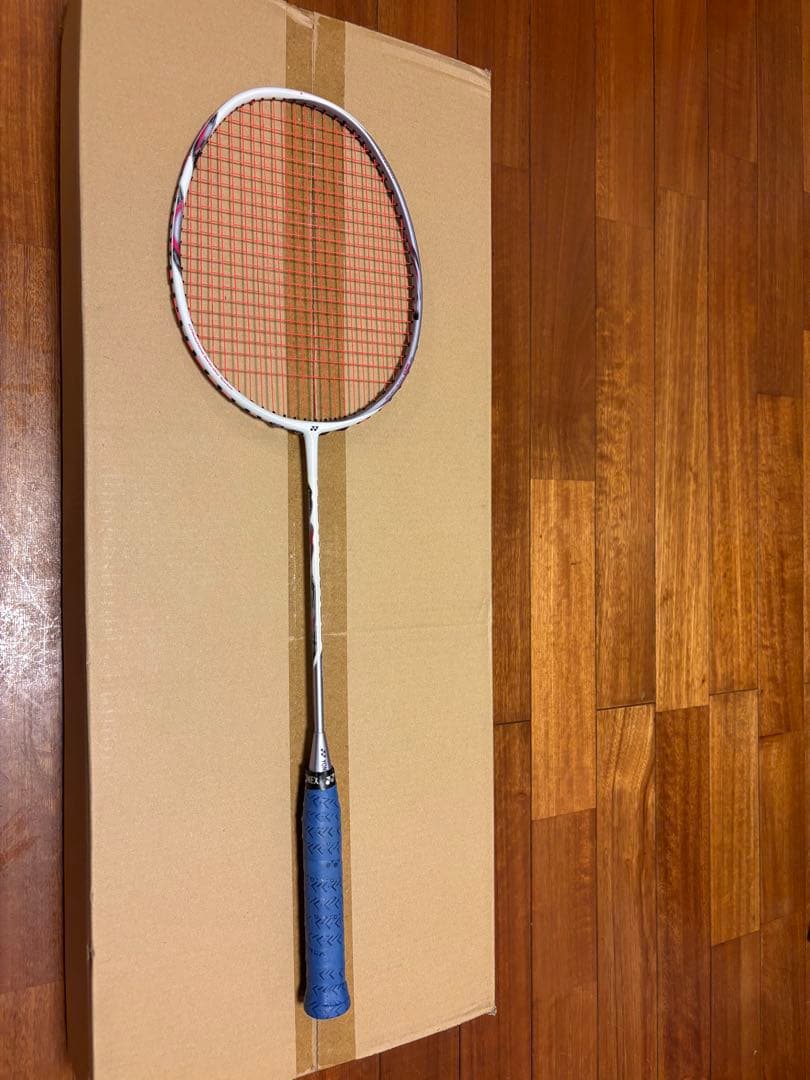 バドミントンラケット ヨネックスアストロクス66 4UG5