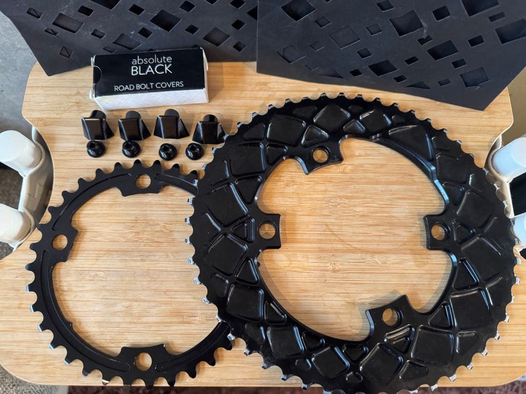 absoluteBLACK PREMIUM OVAL ROAD チェーンリング