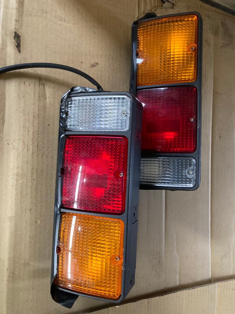三菱ふそう newキャンター テールランプ 左右セット