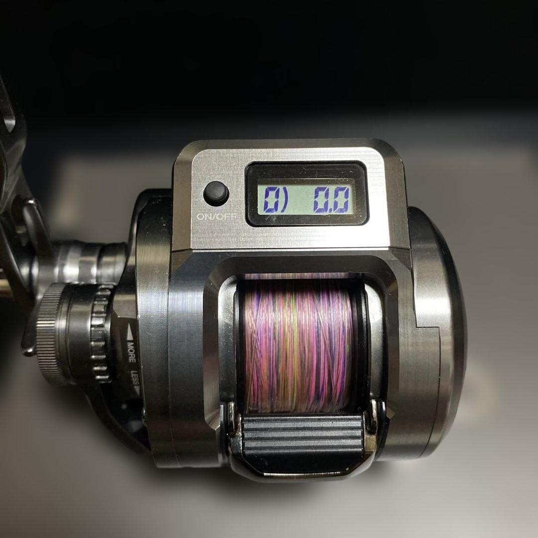 シマノ　24 オシアコンクエストCT 301MG (左)