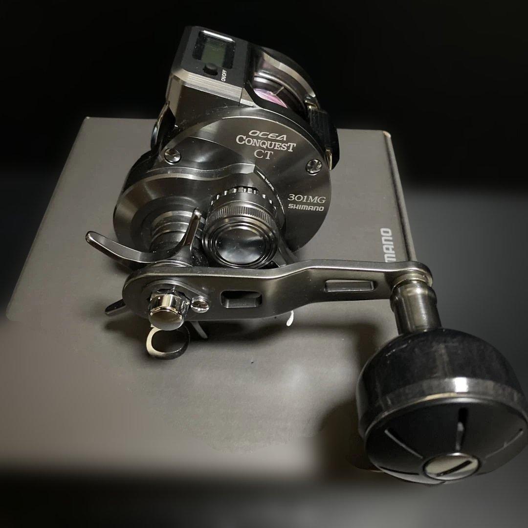 シマノ　24 オシアコンクエストCT 301MG (左)