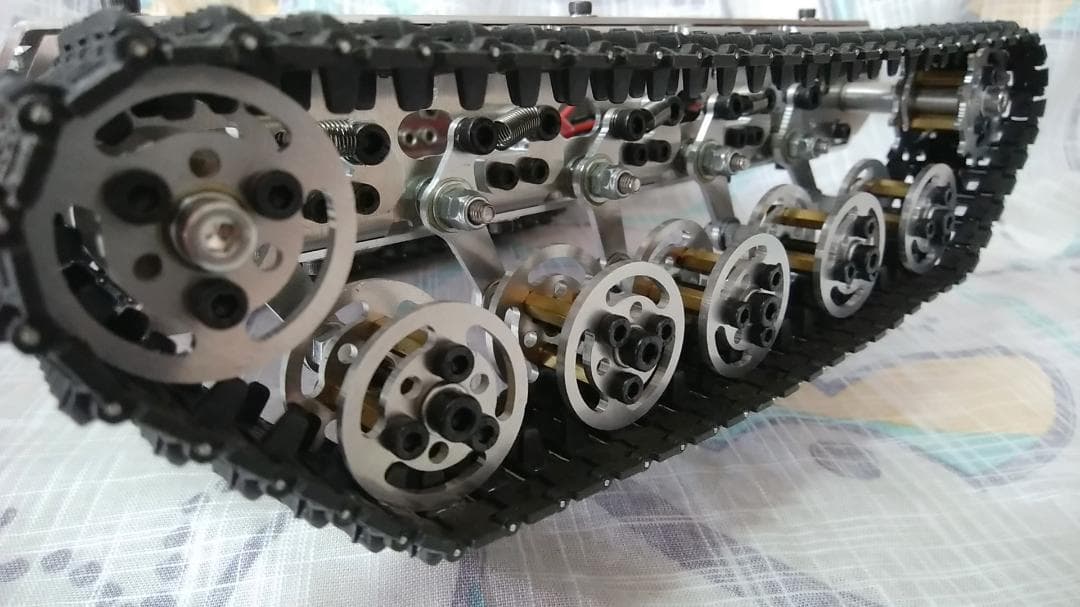 金属製ラジコンタンクシャーシ