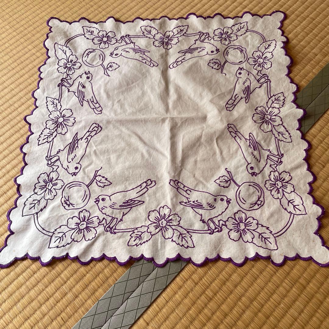 ハンガリー蚤の市　アンティーク刺繍　ドイリー