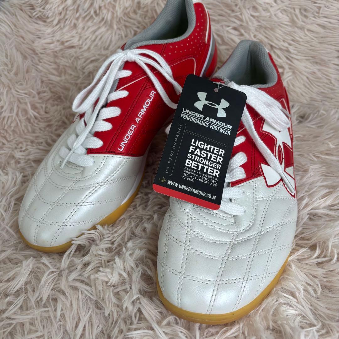 未使用 タグ付 極美品UNDER ARMOUR 27.5 フットサルシューズ屋内