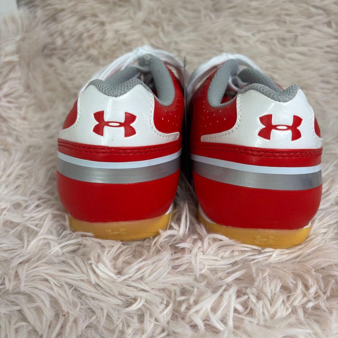未使用 タグ付 極美品UNDER ARMOUR 27.5 フットサルシューズ屋内