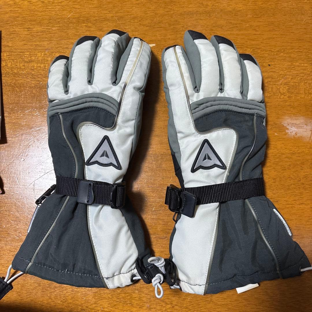 ダイネーゼ DAINESE防水スキーグローブ Sサイズ グレーとホワイト